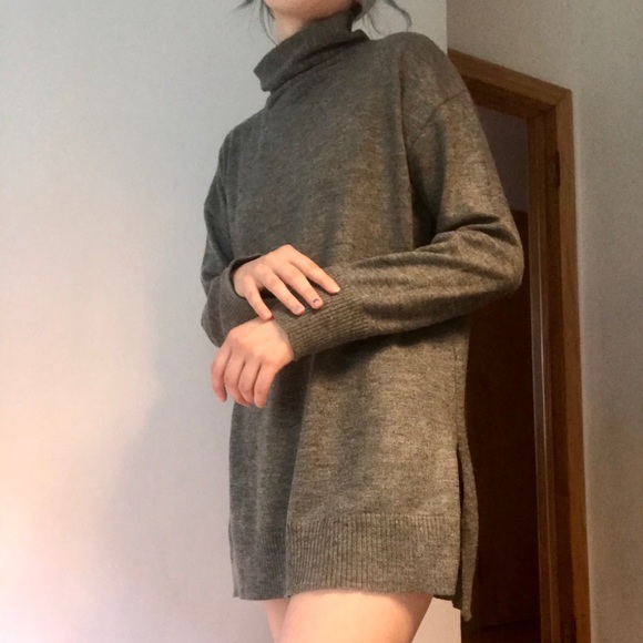 Turtle neck long sweater - Picture 3 of 5
